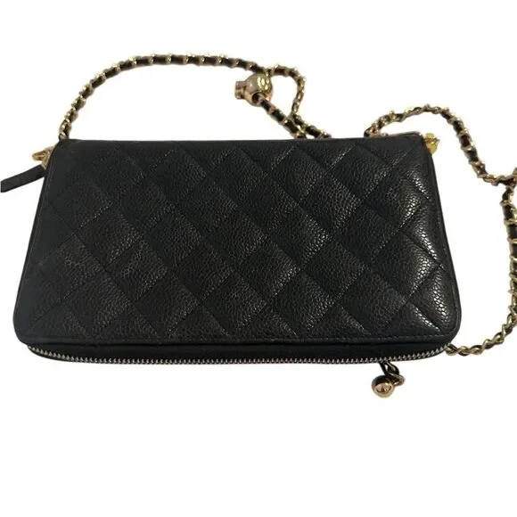 CHANEL Black and Gold Quilted Clutch - Picture 4 of 12